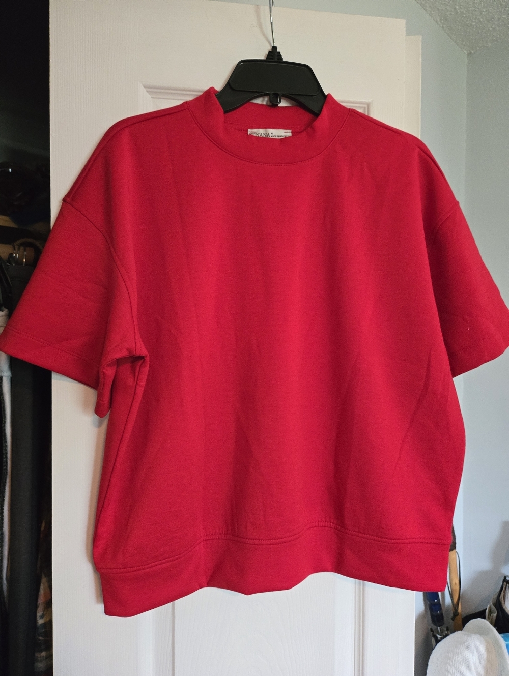Zenana Outfitters Red Crewneck Sweatshirt and matching shorts.